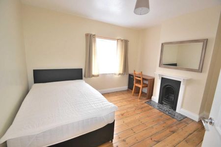 4 bedroom terraced house to rent - Photo 5
