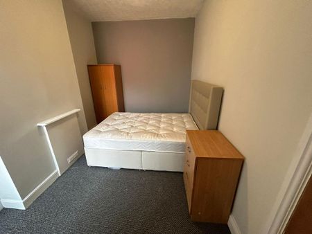 1 bedroom in a house share to rent - Photo 3