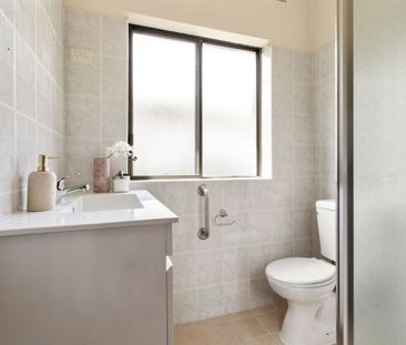 SPACIOUS FAMILY HOME IN PRIME KINGSGROVE LOCATION - Photo 6