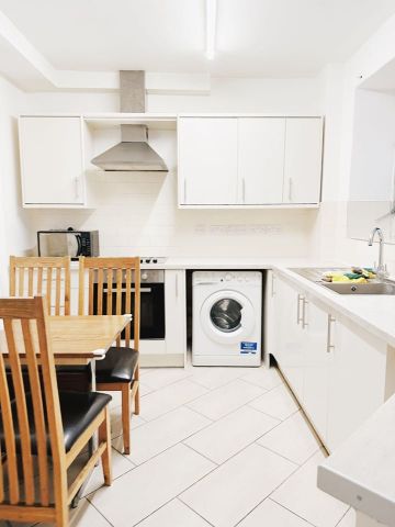 Room in a Shared Flat, Bradley House, E3 - Photo 3