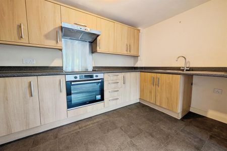 2 bedroom flat to rent - Photo 5