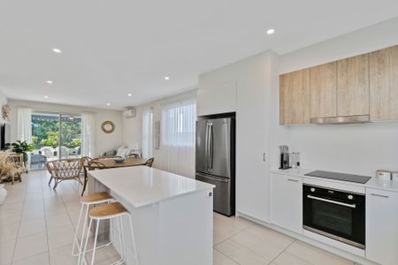 Stunning Fully Furnished Duplex near Maroochy River - Photo 5