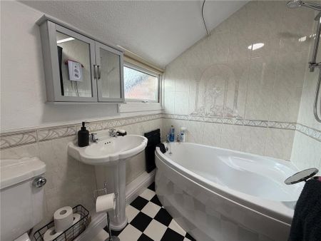 2 bedroom end of terrace house to rent - Photo 2