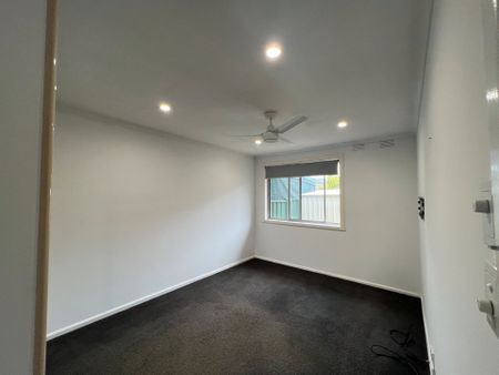 4/7 Lake Ave , MITCHAM - Photo 2