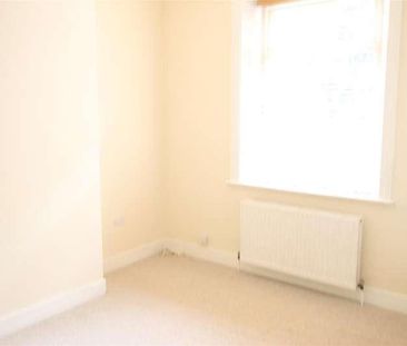 York Cottage, York Road, Mirfield, WF14 - Photo 3