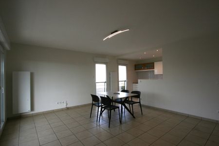 Location Appartement 3 pièces 70m² ANNECY 74370 - Photo 3