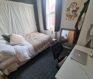 3 Bed - 11 Pennington Street, Woodhouse, Leeds - LS6 2JP - Student - Photo 4