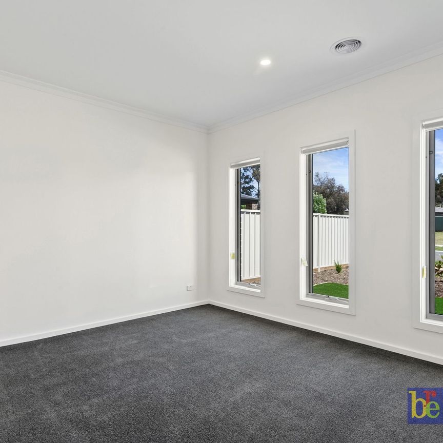 Spacious and Modern Living in North Bendigo - Photo 1