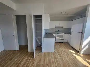 570 Charest Est — Loft - Photo 3