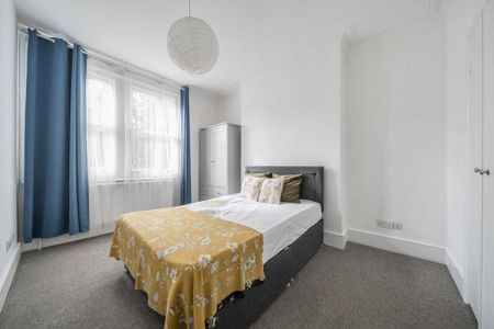 3 bedroom flat to rent - Photo 5