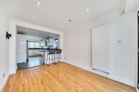 6 bedroom detached house to rent - Photo 3