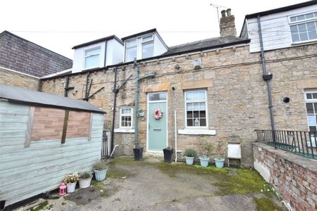 2 bedroom terraced house to rent - Photo 2