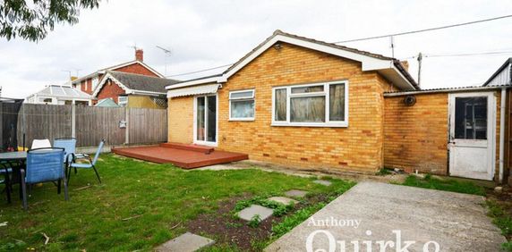 2 bedroom bungalow to rent - Photo 2