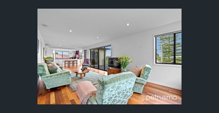 Bellerive Beauty on Clarence Street - Photo 3