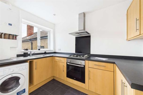 Fleet Road, Fleet, Hampshire, GU51 - Photo 1