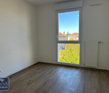 Location Appartement 4 pièces 74m² BOURG EN BRESSE 01000 - Photo 2