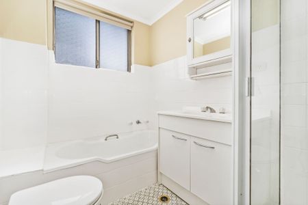 Oversized 2 Bedroom Apartment - Photo 5