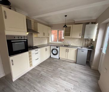 3 bedroom terraced house to rent - Photo 2