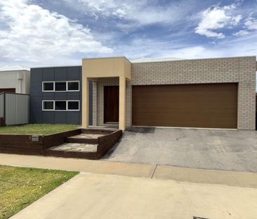 Three Bedroom House - Photo 6