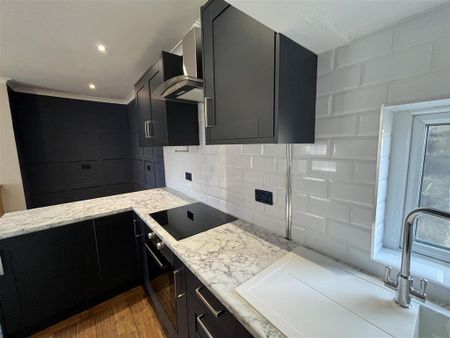 2 bedroom terraced house to rent - Photo 4