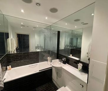 Room in a Shared Flat, Battersea Park Road, SW8 - Photo 5