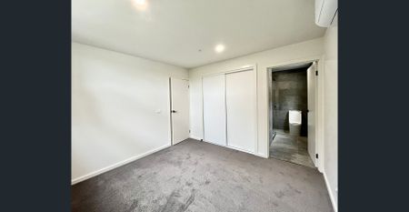 Brand New Townhouse in Doncaster! 3 Bed 2 Bathroom 1 Garage - Photo 3