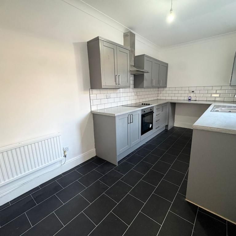 3 bedroom terraced house to rent - Photo 1