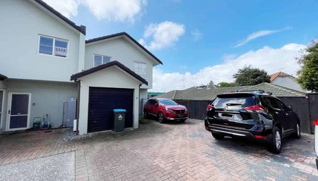 3 Bedroom 2 bathroom Family Home in double Grammar Zone. - Photo 5