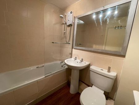 Whinchat Grove, Worcestershire, Kidderminster - Photo 2