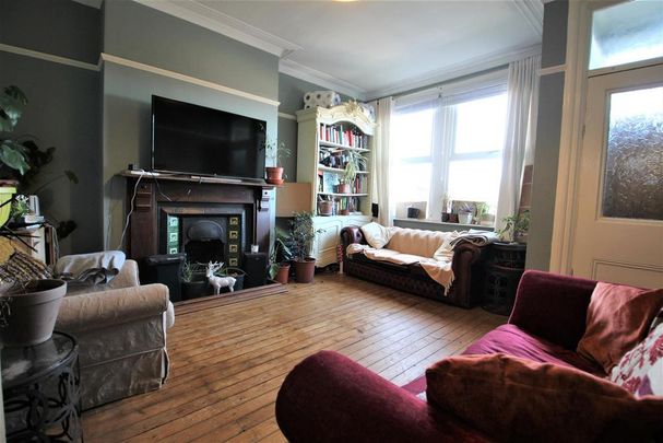 4 bedroom terraced house to rent - Photo 1