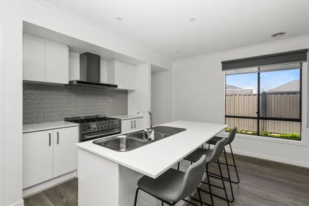 Contemporary, Comfort in a Convenience Location! - Photo 4