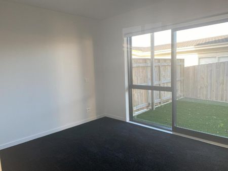 Modern Townhouse in a Handy Stanmore Bay Location - Photo 3