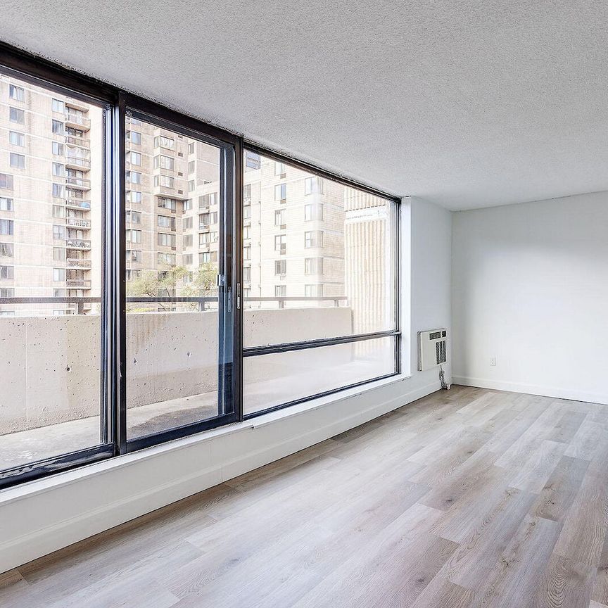 Exclusive Living in the Heart of Montreal - Photo 1