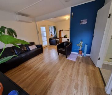 Charming Titirangi 1BR granny flat w/ Deck! - Photo 4