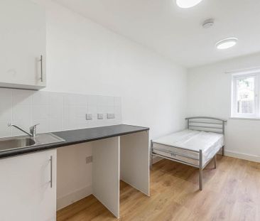 Studio to rent - Photo 2