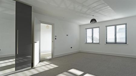 5 bedroom detached house to rent - Photo 3