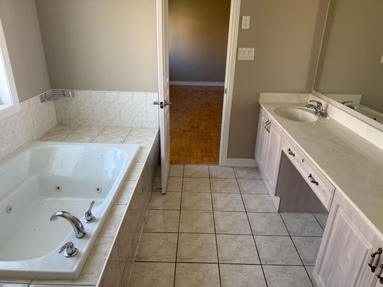 For Lease - 16 Ravine Edge Drive, Richmond Hill, Ontario - Photo 1