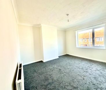 3 bedroom end of terrace house to rent - Photo 2