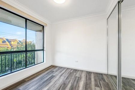 Remarkable, Aesthetically Pleasing & Recently Refurbished Triple Story Townhouse For Lease - Photo 4