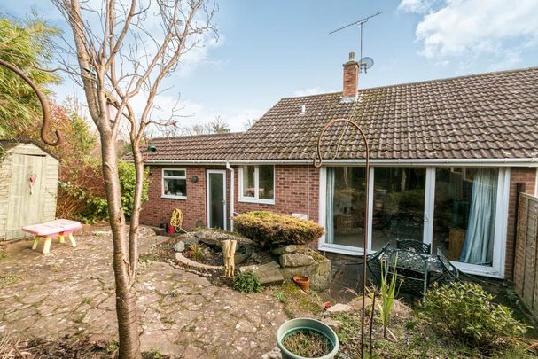 2 bedroom House in Forest Hills, Camberley - Photo 1