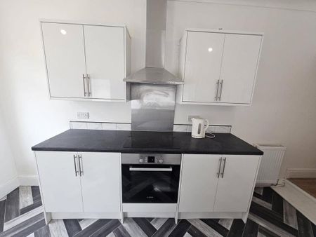3 bedroom terraced house to rent - Photo 4