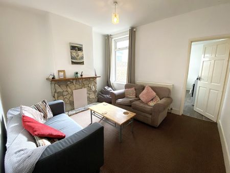3 bedroom terraced house to rent - Photo 2