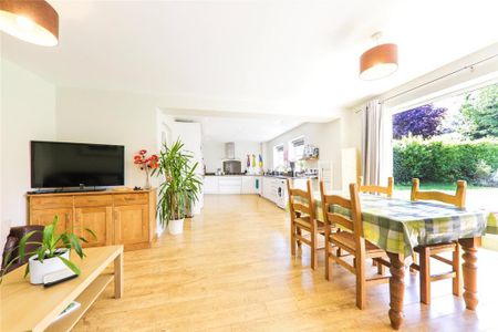 4 bedroom detached house to rent - Photo 3