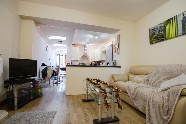 5 bedroom apartment to rent - Photo 1