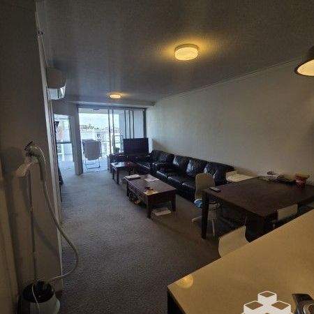 Stylish & Spacious 2 bedroom next to Brisbane River - Photo 1