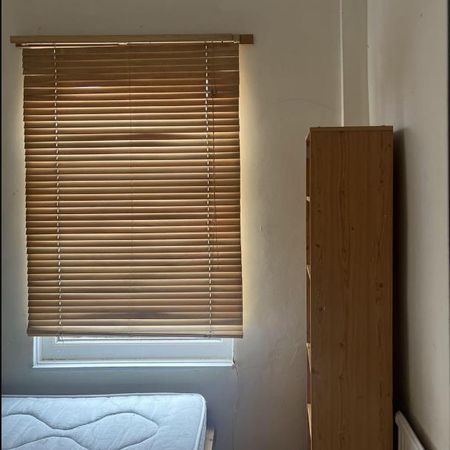 Room in a Shared House, Deramore Street, M14 - Photo 4