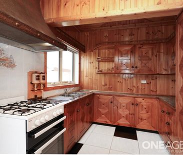 Spacious 3-Bedroom Home in the Heart of St Albans - Photo 5