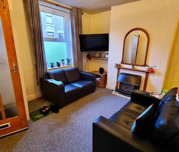 2 bedroom private hall to rent - Photo 3