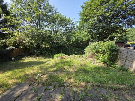 4 bedroom semi-detached house to rent - Photo 4