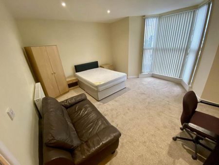 3 bedroom flat to rent - Photo 5